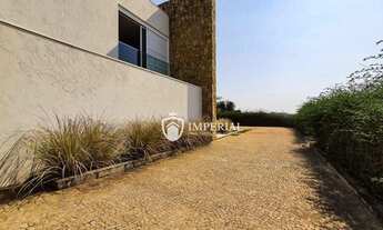 Imagem 3: Com uma arquitetura monumental seu design se volta para a contemplação da mata nativa!