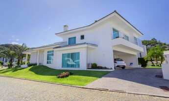 Imagem: Casa em condomínio fechado na praia Brava