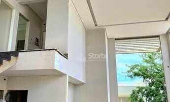 Imagem 2: Casa estilo sobrado de alto padrão com 4 suítes à venda, 313m² por R$ 2.975.000 - Condomín