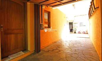 Imagem 5: Casa para venda possui 1858 metros quadrados com 3 quartos em Jardim Lindóia - Porto Alegr