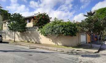 Imagem 7: 4 vagas de garagem, 3 dormitórios, dependência de empregada, amplo quintal com jardim