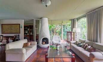 Imagem 3: Casa á venda com 720mts, 6 quartos, 8 banheiros e 3 vagas em rua silenciosa