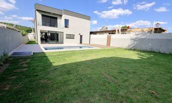 Imagem: Sobrado com piscina em condomínio fechado