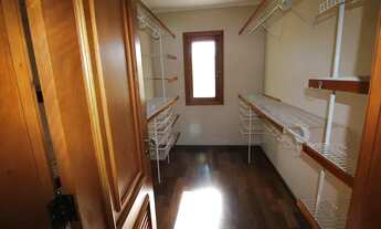 Imagem 6: Imóvel à Venda com Quatro Suítes e Salão de Jogos