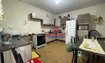 Imagem: Sobrado com 3 casas no quintal e salão