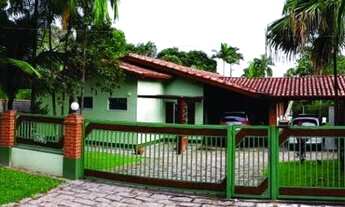 Imagem 2: Linda casa colonial com 3 Suítes ,Piscina, Spa Jaccuzzi, Área de Churrasco com conjunto de