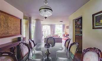 Imagem 4: Casa á venda com 720mts, 6 quartos, 8 banheiros e 3 vagas em rua silenciosa