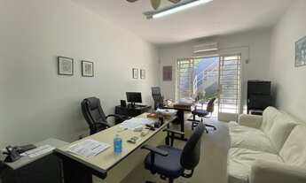 Imagem: Casa comercial na rua Simão Alvares em