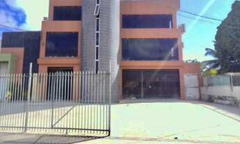 Imagem 3: Prédio comercial enfrente ao novo viaduto do Tabuleiro