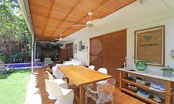 Imagem 4: Encantador sobrado em local nobre do bairro e com grande área de terreno