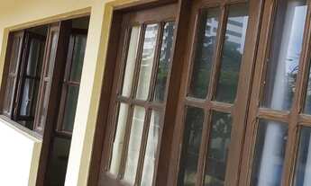 Imagem 2: Casa para aluguel e venda tem 442 metros quadrados com 5 quartos