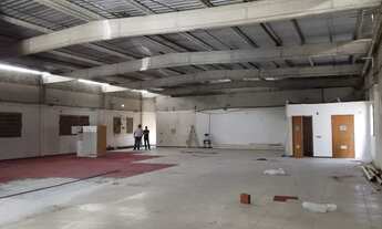 Imagem 2: Ponto comercial Galpão / depósito com 5 vagas na garagem