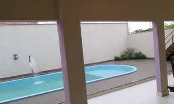 Imagem 3: Casa em piuma com piscina