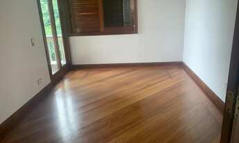 Imagem 7: Casa de Alto padrão na Vila Madalena com 3 andares, com closet e varanda