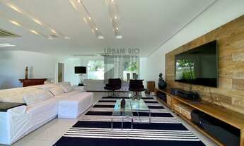 Imagem 7: Casa para aluguel e venda tem 770 metros quadrados com 5 quartos