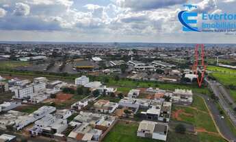 Imagem 3: Excelente terreno, com área de 1840 m² , bem localizado em avenida de grande circulação. C