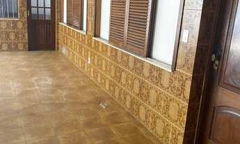 Imagem 2: Casa com 2 quartos, sala, 2 banheiros, cozinha, área de serviço, área externa com garagem