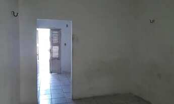 Imagem 6: PEQUENA CASA DE ACESSO RÁPIDO AO SHOPPING RIOMAR, COM UM VALOR QUE CABE NO SEU BOLSO