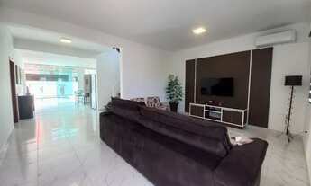 Imagem 6: Casa de condomínio para venda possui 220 metros quadrados com 4 quartos