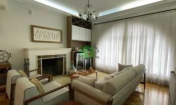 Imagem 4: Espaçosa residência de 3 dormitórios e piscina, oferecendo qualidade em um dos bairros mai