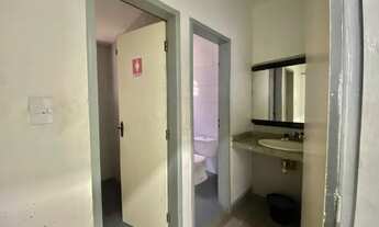 Imagem 7: Prédio comercial enfrente ao novo viaduto do Tabuleiro