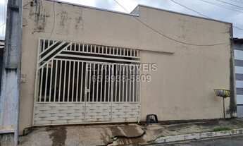 Imagem: Casa com piscina de três quartos com suite