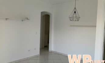 Imagem 4: COMPACTO E CHARMOSO - Apartamento 1 dormitório com armários embutidos, varanda na sala,