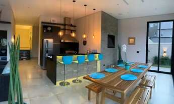 Imagem 7: Casa de Alto Padrão em Excelente Condomínio junto à Natureza! Piscina C/ Borda infinita C