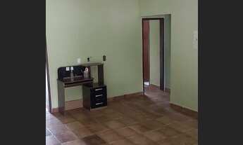 Imagem 3: Casa para aluguel e venda tem 442 metros quadrados com 5 quartos