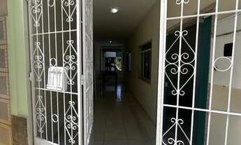 Imagem 2: Casa linear no primeiro pavimento composta de 3 quartos sendo uma suíte reformada piso em