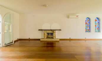 Imagem 3: Sobrado com Piscina e Adega - área útil 399m², terreno 607m², com 24m de frente