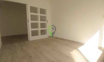 Imagem 2: Está buscando um imóvel compacto, totalmente reformado e com uma vista lateral para a prai