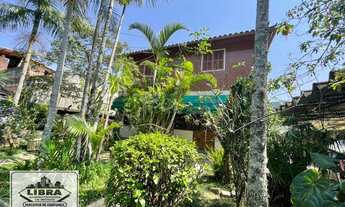 Imagem 2: Confortável casa com localização privilegiada, com 05 quartos (01 suíte com closet)