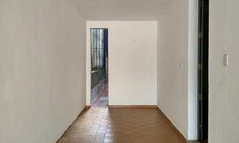 Imagem 3: AMPLA CASA NA ANTONIO BAENA COM 01 PONTO COMERCIAL E 04 QUARTOS