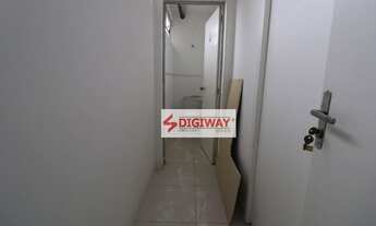 Imagem 7: Ao lado do metrô !!