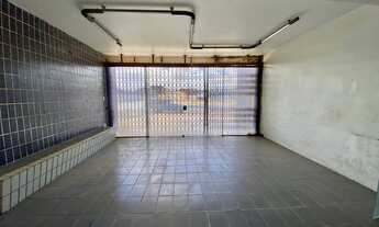 Imagem 4: Prédio comercial enfrente ao novo viaduto do Tabuleiro