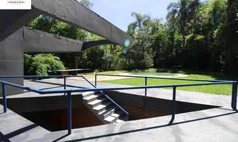 Imagem 4: Imóvel à Venda com Quatro Suítes e Vista Privilegiada para o Lago