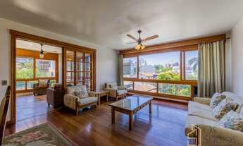 Imagem 2: Apartamento clássico no bairro Rio Branco, 3 dormitórios, 1 suíte com closet e 2 vagas sep