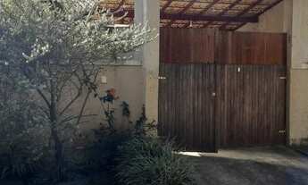 Imagem 2: Casa com 2 quartos sendo 1 suíte, com uma edícula com quarto e cozinha