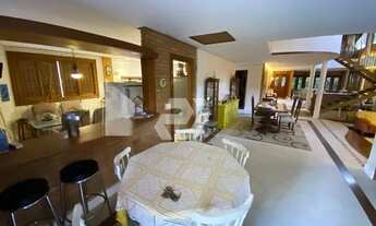 Imagem 7: Casa para aluguel e venda possui 700 metros quadrados com 5 quartos