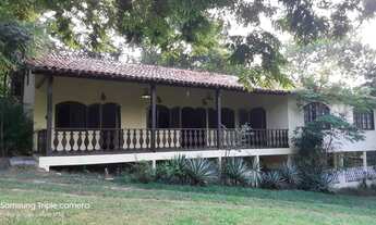 Imagem 2: Casa com 4 quartos com piscina