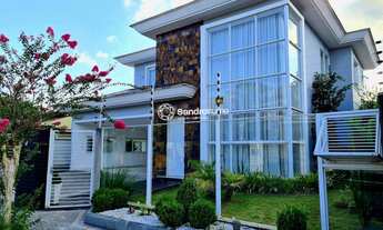 Imagem: Casa de alto padrão no Glória