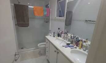 Imagem 6: Casa de condomínio para venda possui 350 metros quadrados com 4 quartos