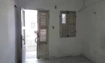 Imagem 4: PEQUENA CASA DE ACESSO RÁPIDO AO SHOPPING RIOMAR, COM UM VALOR QUE CABE NO SEU BOLSO