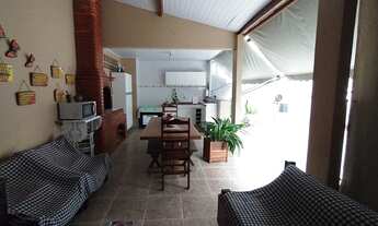 Imagem 6: Casa independente com dois pavimentos em bairro residencial