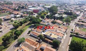 Imagem 3: Casa com 3 dormitórios no centro de Leme/SP em frente a avenida principal, com 260m de ter