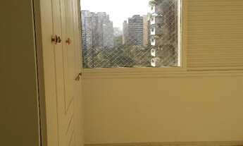 Imagem 5: Apartamento com ambientes claros, amplos, ensolarados. Andar alto com linda vista. Condom