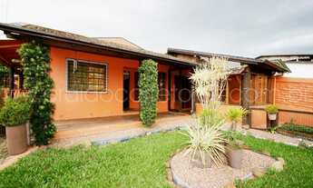 Imagem: Casa com piscina em Lomba Grande