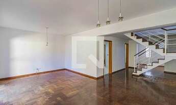 Imagem 2: Casa de Condomínio para Aluguel - Cidade São Francisco , 4 Quartos, 216 m2