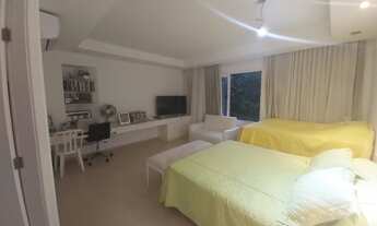 Imagem 3: Casa de condomínio para venda possui 350 metros quadrados com 4 quartos